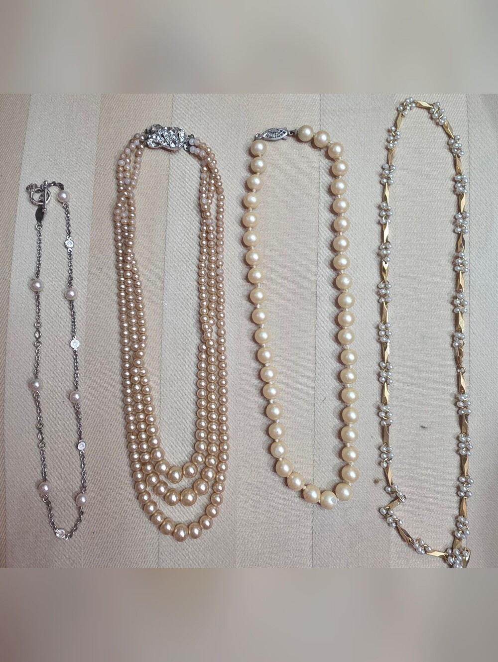 4 PAIRS OF VINTAGE FAUX PEARL NECKLACES